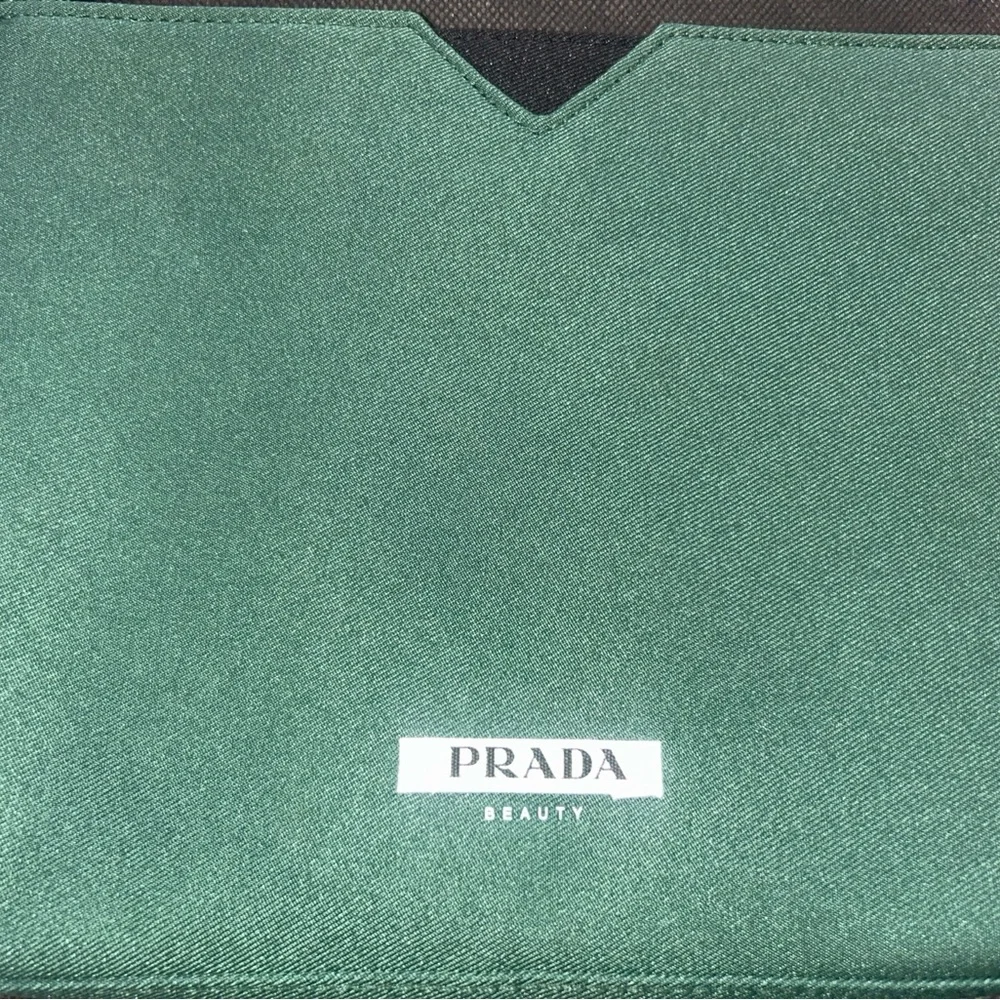 Prada Beauty Green Clutch Bag Cosmetic Pouch Travel Bag New with Dust Bag